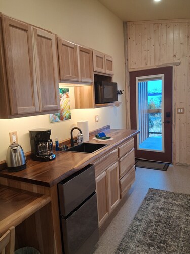 BAY VIEW  SUITE, UPPER LEVEL, BEACH WALK INN 
Featuring Homer's memorable VIEW!