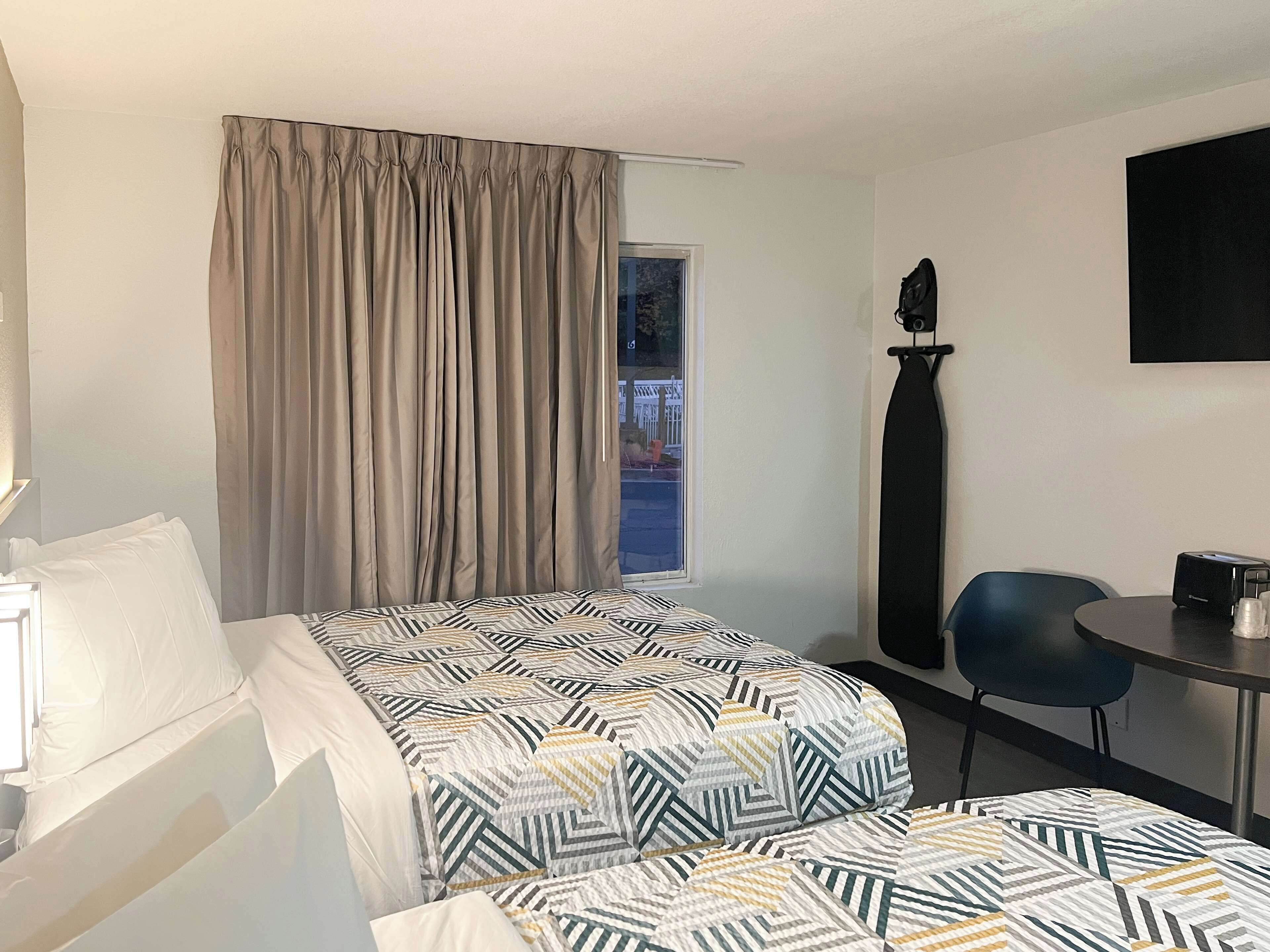 WiFi (free), bed sheets
