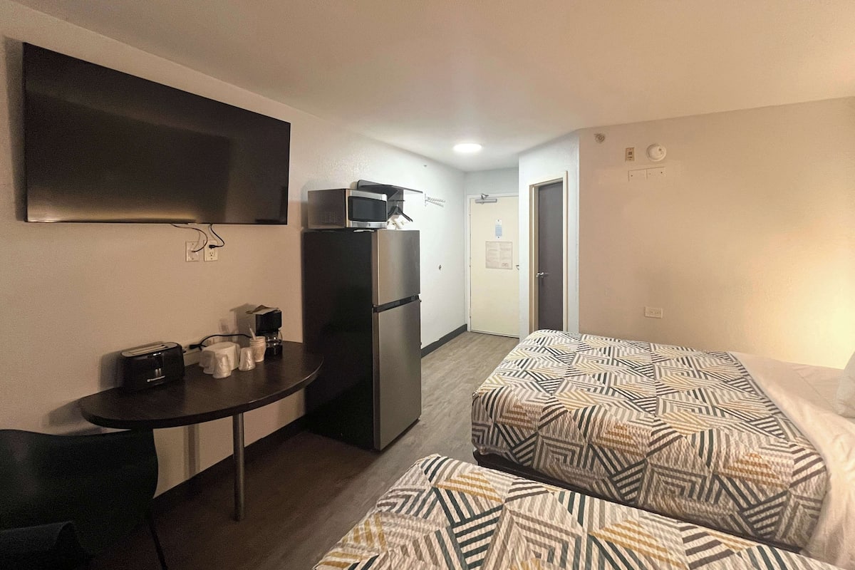 Standard Room, 2 Double Beds, Non Smoking, Kitchenette | Free WiFi, bed sheets