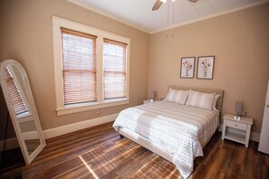 4 bedrooms, iron/ironing board, free WiFi, bed sheets - Spacious 4-Bedroom, 2-Bath Home in the Heart of Greenwood (Greenwood)