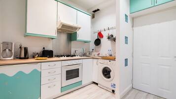 Fridge, oven, stovetop, toaster