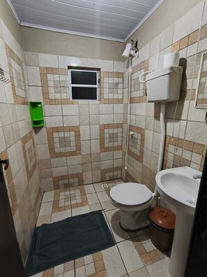 Basic Quadruple Room | Bathroom - Pousada Renascer 2 (Mostardas)