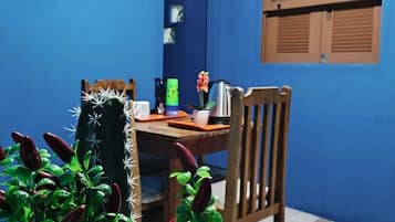 Quarto quádruplo básico | Cozinha privada | Talheres/pratos/utensílios de cozinha