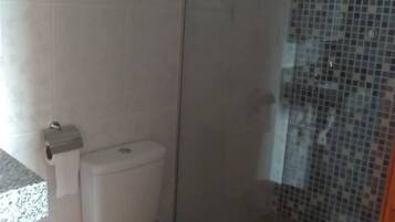 Dusche, Handtücher, Toilettenpapier