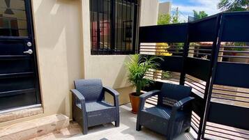 Casa, 1 quarto, para fumantes, sacada | Fachada