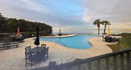 Charming 2 Bedroom Waterfront Lake Marion Condo