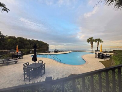Charming 2 Bedroom Waterfront Lake Marion Condo