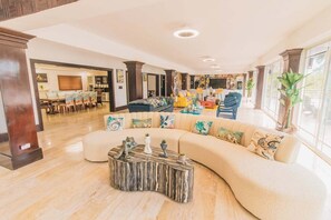 Smart TV, video games, DVD player, foosball - Luxury Villa in Casa de Campo: Villa Barranca Este with Pool, Gymnasium (La Romana)