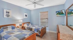 2 quartos, ferros/tábuas de passar roupa, Wi-Fi, roupa de cama