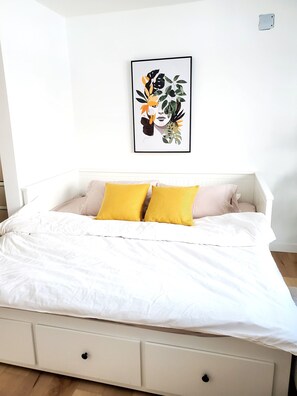 2 Schlafzimmer, Schreibtisch, Bügeleisen/Bügelbrett, WLAN
