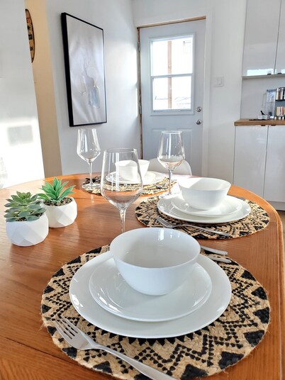 Charming Retreat Near Montreal: Sleeps 7, Pet-Friendly, Free Parking!