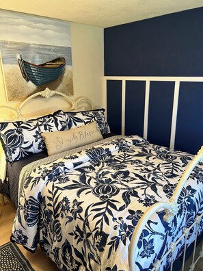 3 Schlafzimmer, Schreibtisch, Bügeleisen/Bügelbrett, Reisekinderbett