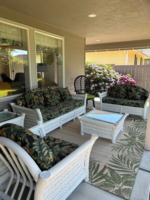 Terrace/patio - Beautifully Renovated Sleeps up to 8 in East Medford (Medford)