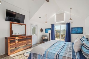 4 soverom, safe på rommet, strykejern/-brett og reiseseng for barn