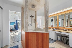 Shower, jetted tub, hair dryer, towels