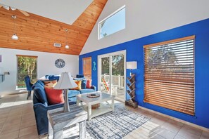 Smart TV, fireplace, video games - Wake up to river views:dreamy 4 bedrooms escape by the city beach in Dunnellon. (Dunnellon)