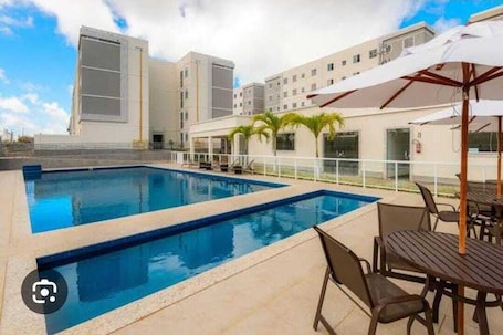 Pool. Furnished apartment 10 minutes from the beach