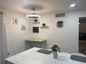 Dining - Charming home in North Miami close to many wonderful restaurants and shops. (North Miami)