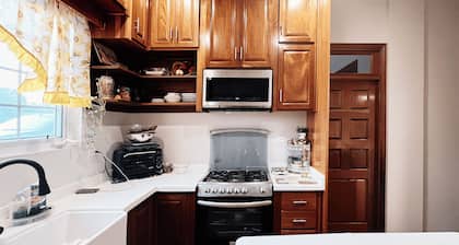 Gran Martina's Abode - Cozy apartment w/ WiFi&AC