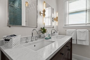 A bathroom with two sinks, a large mirror, and a window with blinds. - Eskew Place | 3 blocks to Main | Newly Renovated (Fredericksburg)
