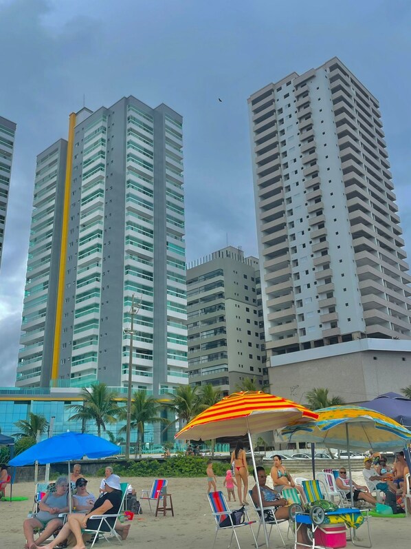 Property grounds - Beachfront apartment with ocean view. (Maracanã Praia Grande)