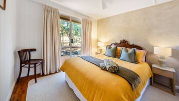 2 bedrooms, iron/ironing board, travel cot, WiFi