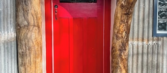 Country cottage 10 minutes to Tamworth - pet friendly!