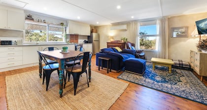 Country cottage 10 minutes to Tamworth - pet friendly!