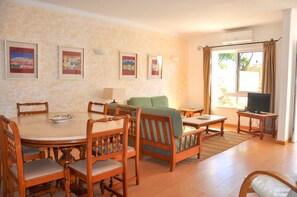 Dining - Relax, unwind, and recharge in Vilamoura. (Vilamoura)