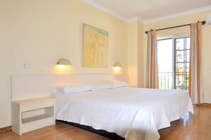 4 chambres, fer et planche à repasser, Wi-Fi gratuit, draps fournis