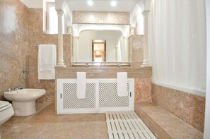 淋浴設備、風筒、提供毛巾