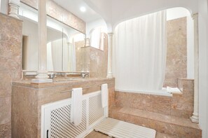 Spa - Relax in a 5-bedroom villa with a private pool in Vilamoura. (Vilamoura)