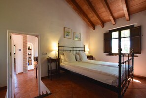 2 chambres, fer et planche à repasser, Wi-Fi gratuit, draps fournis