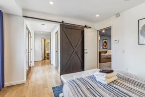 4 bedrooms, iron/ironing board, free WiFi, bed sheets