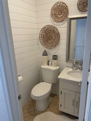 Dusche, Handtücher, Toilettenpapier