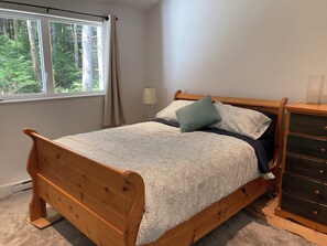 4 bedrooms, travel cot, WiFi, bed sheets