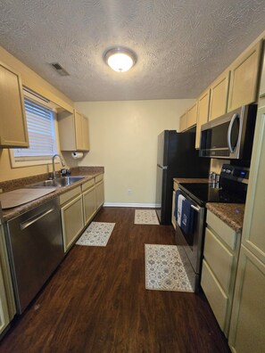 Micro-ondes, four, plaque de cuisson