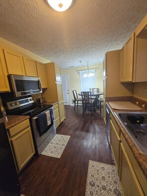 Micro-ondes, four, plaque de cuisson