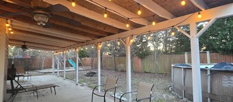 3 Bedroom Home in charming Hope Mills w/ WiFi, AC, Covered Patio, Grill, & Pool