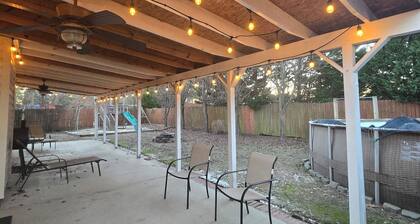 3 Bedroom Home in charming Hope Mills w/ WiFi, AC, Covered Patio, Grill, & Pool