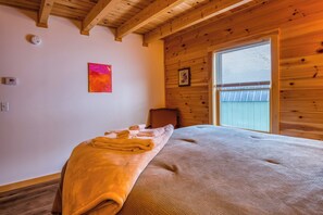4 bedrooms, desk, free WiFi, bed sheets