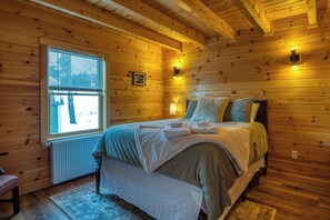 4 bedrooms, desk, free WiFi, bed sheets