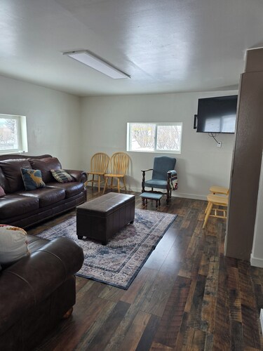 Charming farmhouse at the base of Bell Mountain, hunting area 51, prime location