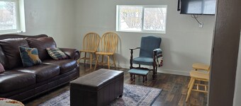 Charming farmhouse at the base of Bell Mountain, hunting area 51, prime location