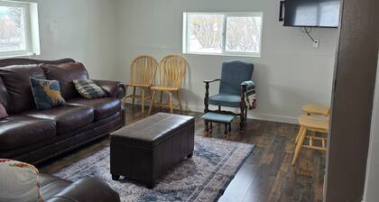 Charming farmhouse at the base of Bell Mountain, hunting area 51, prime location