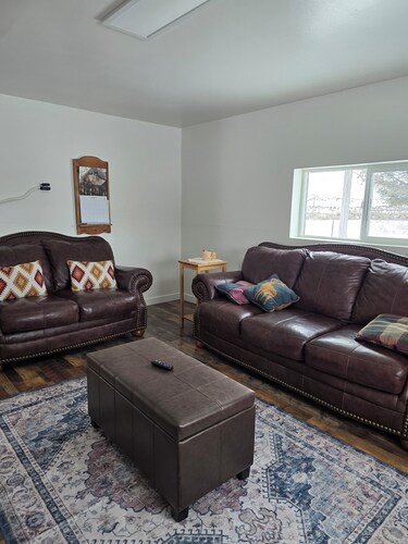 Charming farmhouse at the base of Bell Mountain, hunting area 51, prime location