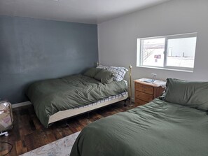 1 bedroom, desk, free WiFi, bed sheets