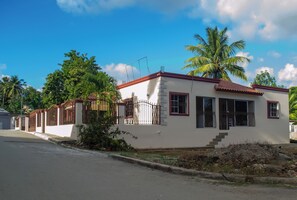 Exterior - Charming 3-bedroom farmhouse in serene Anadel with WiFi, AC (Anadel)