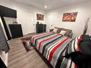 2 slaapkamers, een strijkplank/strijkijzer, wifi, beddengoed
