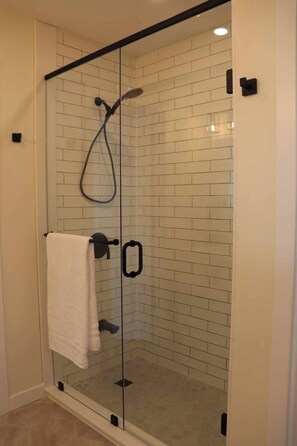 Bruser, håndklæder, Sæbe, Toiletpapir